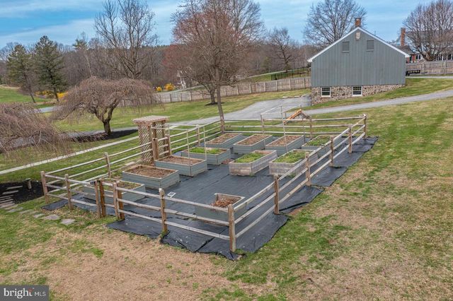566 SCENIC DR, Bernville, PA 19506