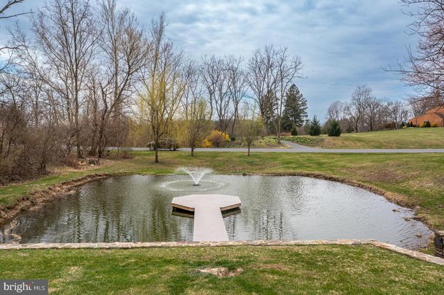 566 SCENIC DR, Bernville, PA 19506