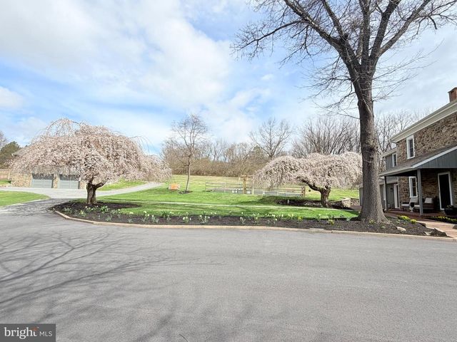566 SCENIC DR, Bernville, PA 19506