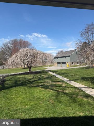 566 SCENIC DR, Bernville, PA 19506