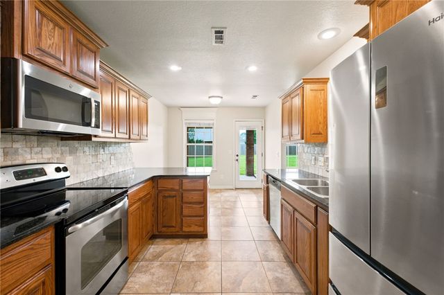 801 E Marietta Court, Rogers, AR 72758