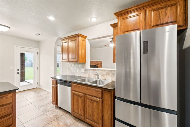 801 E Marietta Court, Rogers, AR 72758