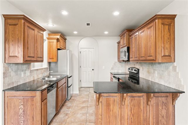 801 E Marietta Court, Rogers, AR 72758