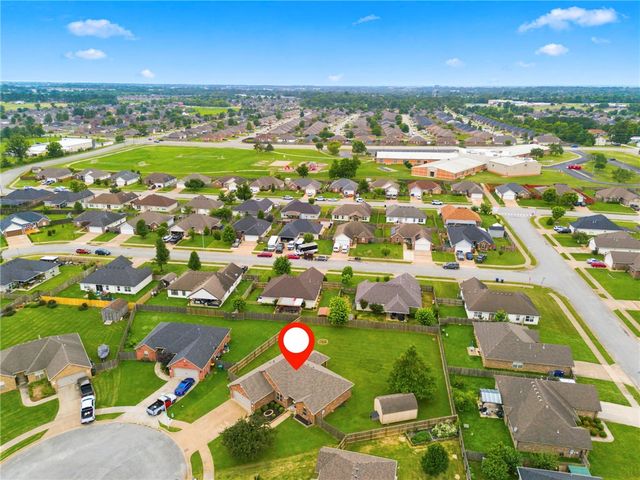 801 E Marietta Court, Rogers, AR 72758
