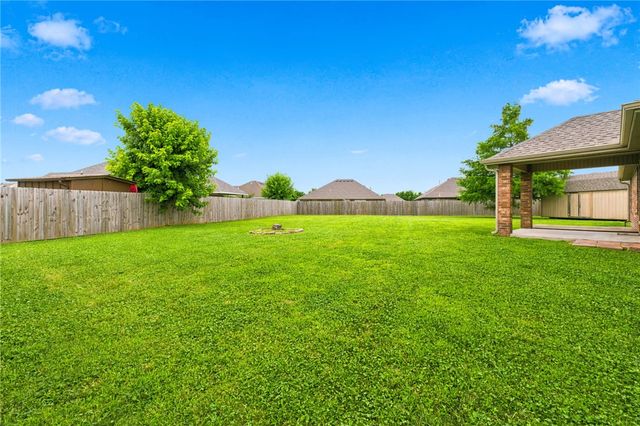 801 E Marietta Court, Rogers, AR 72758