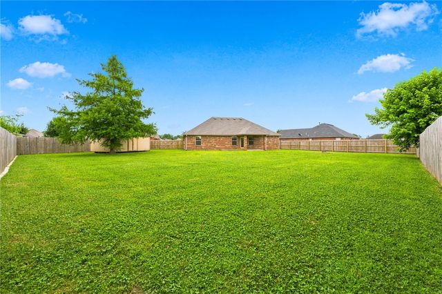 801 E Marietta Court, Rogers, AR 72758