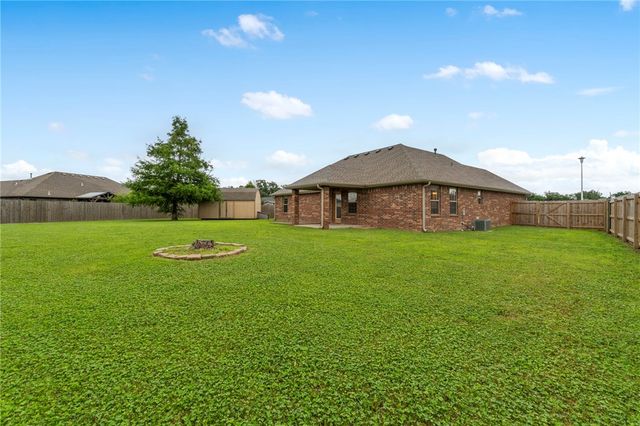 801 E Marietta Court, Rogers, AR 72758