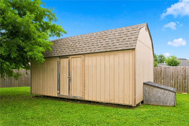 801 E Marietta Court, Rogers, AR 72758