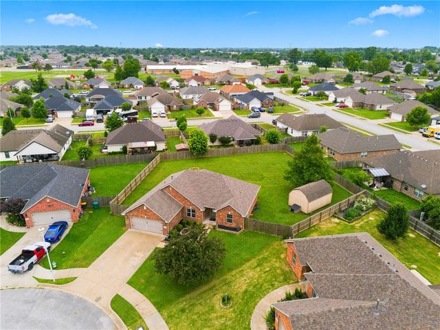 801 E Marietta Court, Rogers, AR 72758