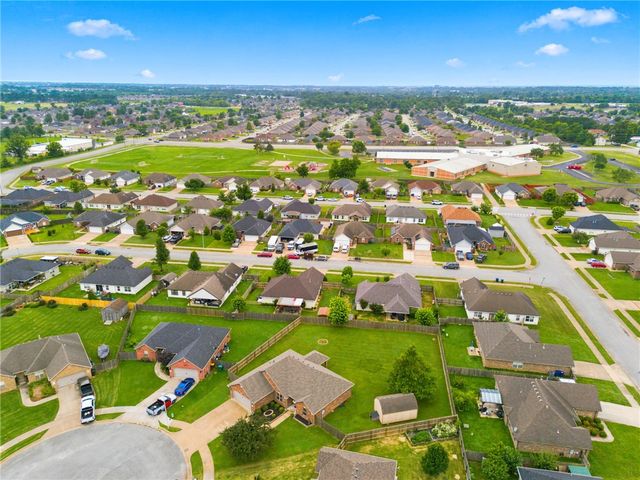 801 E Marietta Court, Rogers, AR 72758