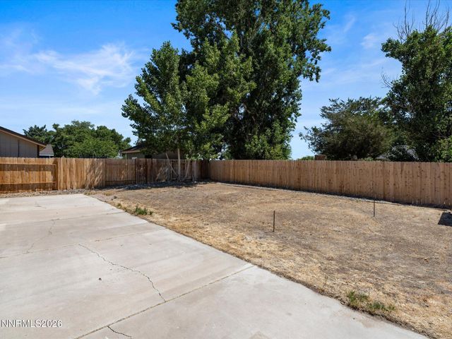 158 Rosecrest Drive, Fernley, NV 89408