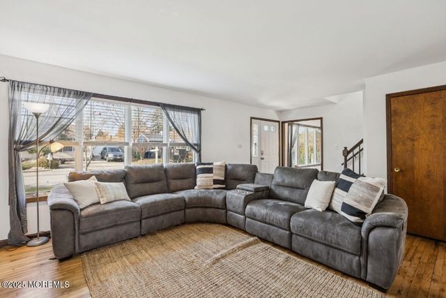 411 Pacific Avenue, Beachwood, NJ 08722