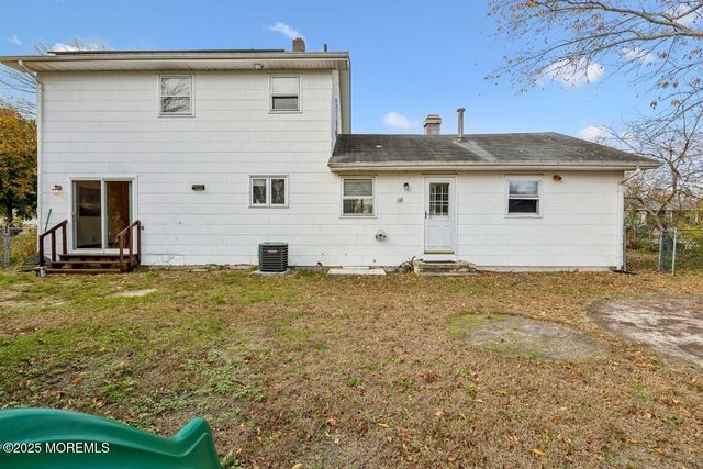 411 Pacific Avenue, Beachwood, NJ 08722