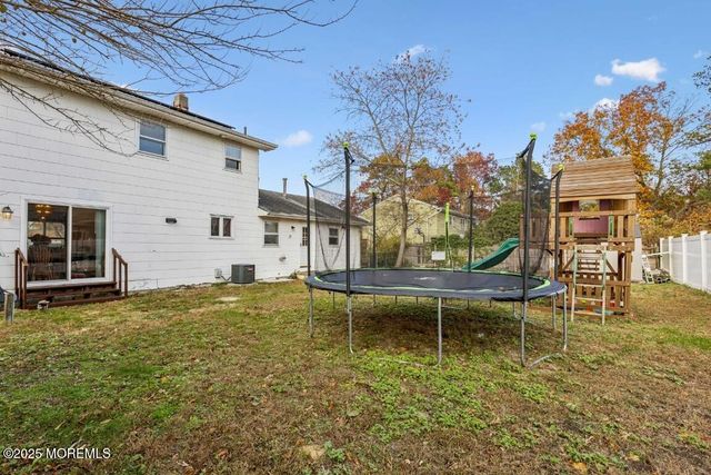 411 Pacific Avenue, Beachwood, NJ 08722