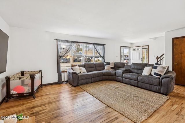 411 Pacific Avenue, Beachwood, NJ 08722