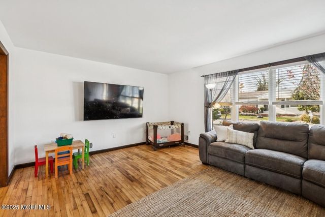 411 Pacific Avenue, Beachwood, NJ 08722