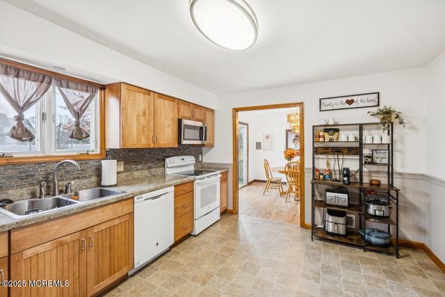 411 Pacific Avenue, Beachwood, NJ 08722