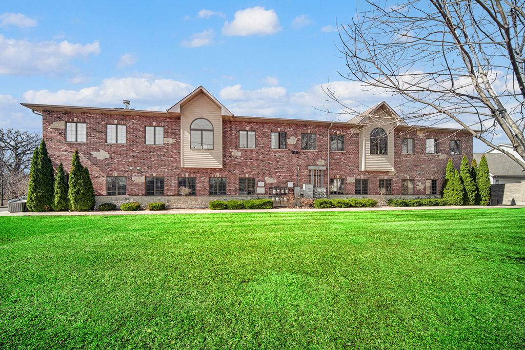 100 Batson Court 202, New Lenox, IL 60451