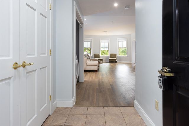 40 College St Apt 204C, Burlington, VT 05401