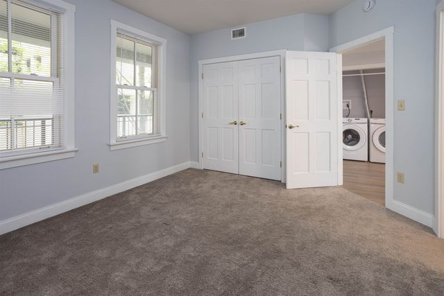 40 College St Apt 204C, Burlington, VT 05401
