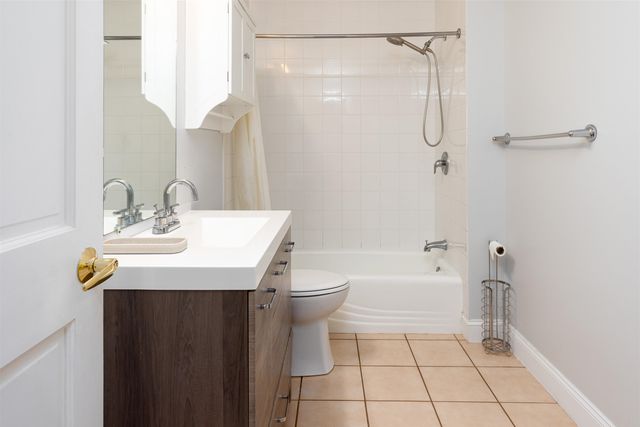 40 College St Apt 204C, Burlington, VT 05401