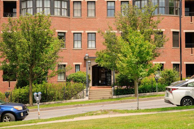 40 College St Apt 204C, Burlington, VT 05401