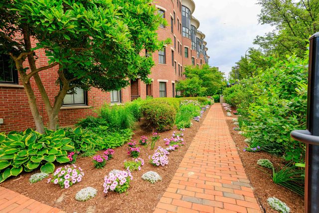 40 College St Apt 204C, Burlington, VT 05401