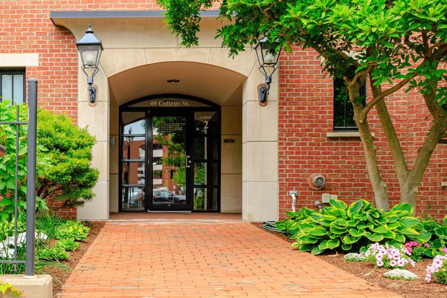 40 College St Apt 204C, Burlington, VT 05401