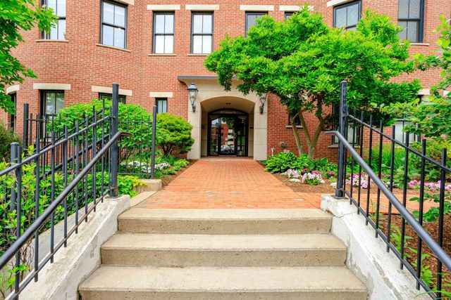 40 College St Apt 204C, Burlington, VT 05401