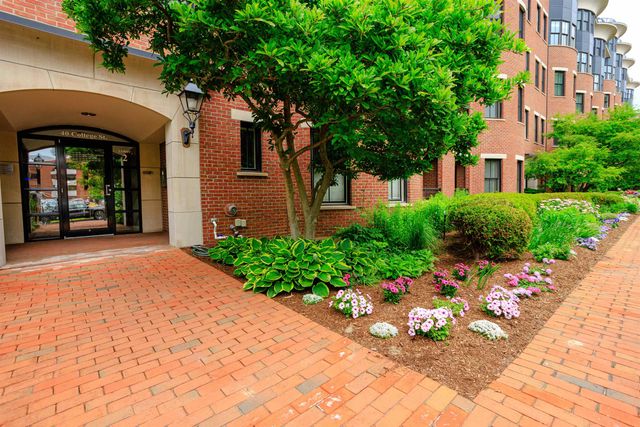 40 College St Apt 204C, Burlington, VT 05401