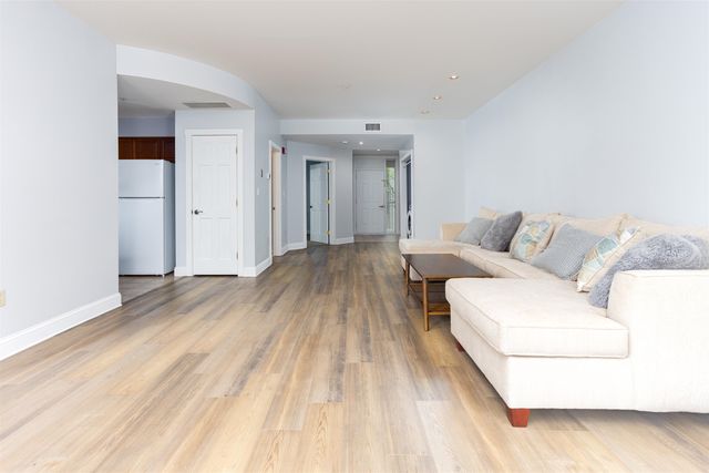 40 College St Apt 204C, Burlington, VT 05401