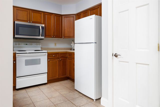 40 College St Apt 204C, Burlington, VT 05401
