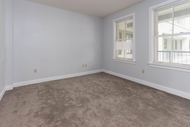 40 College St Apt 204C, Burlington, VT 05401