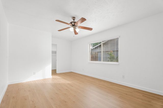 421 Parkvale Lane, Grand Prairie, TX 75052