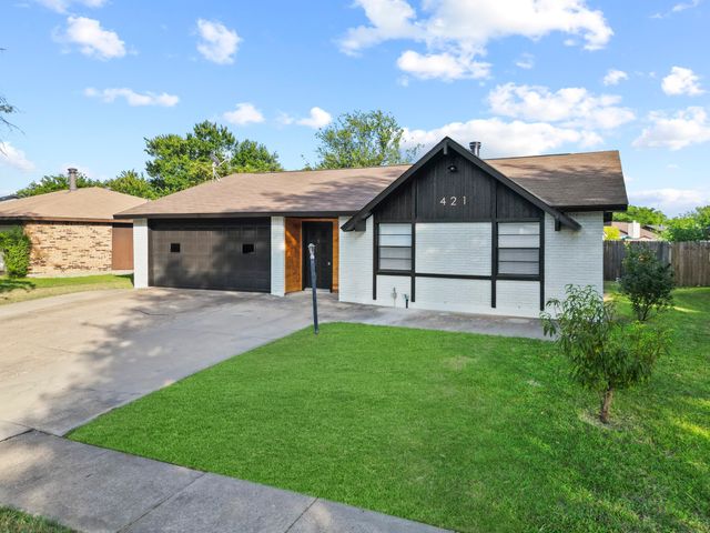 421 Parkvale Lane, Grand Prairie, TX 75052