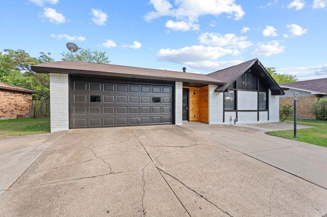 421 Parkvale Lane, Grand Prairie, TX 75052