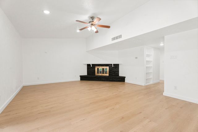 421 Parkvale Lane, Grand Prairie, TX 75052