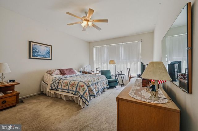 2015 HUNT MASTER LN, Glen Mills, PA 19342