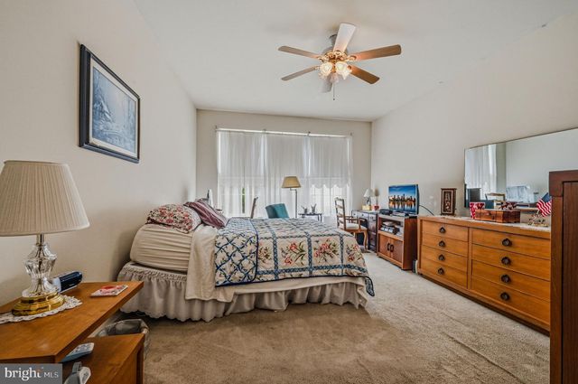 2015 HUNT MASTER LN, Glen Mills, PA 19342