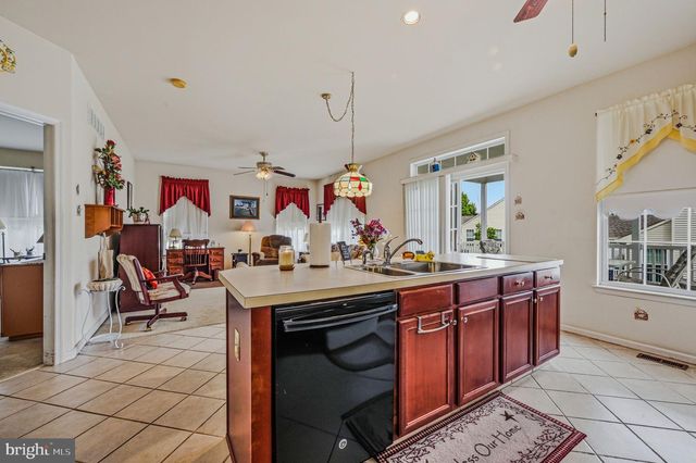 2015 HUNT MASTER LN, Glen Mills, PA 19342