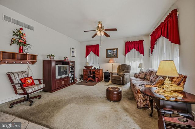 2015 HUNT MASTER LN, Glen Mills, PA 19342
