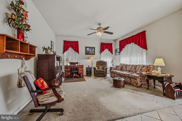2015 HUNT MASTER LN, Glen Mills, PA 19342