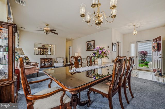 2015 HUNT MASTER LN, Glen Mills, PA 19342
