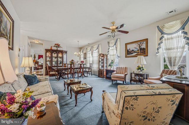 2015 HUNT MASTER LN, Glen Mills, PA 19342