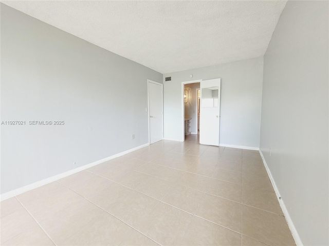 400 NE 18th Ave 104, Homestead, FL 33033