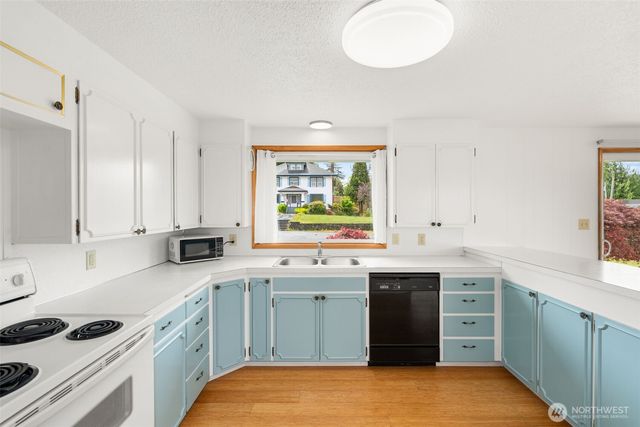 209 Harrison Street, Raymond, WA 98577