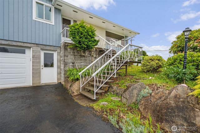 209 Harrison Street, Raymond, WA 98577