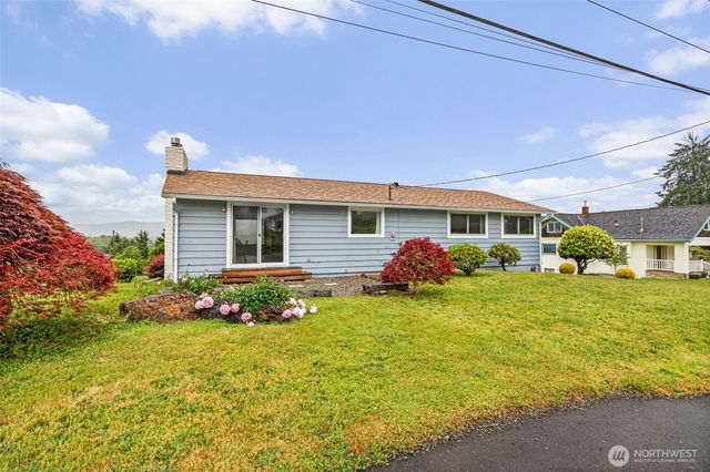 209 Harrison Street, Raymond, WA 98577