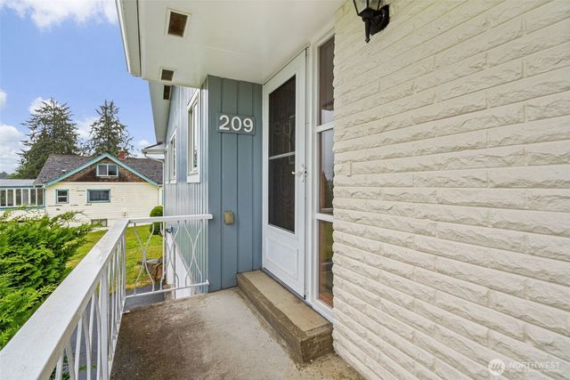 209 Harrison Street, Raymond, WA 98577