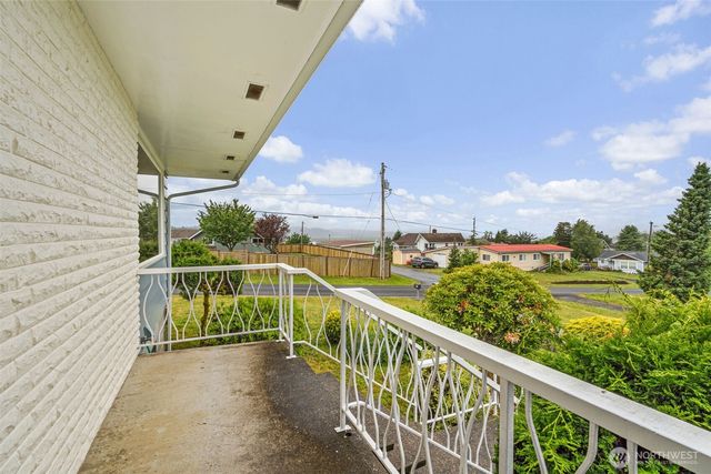 209 Harrison Street, Raymond, WA 98577